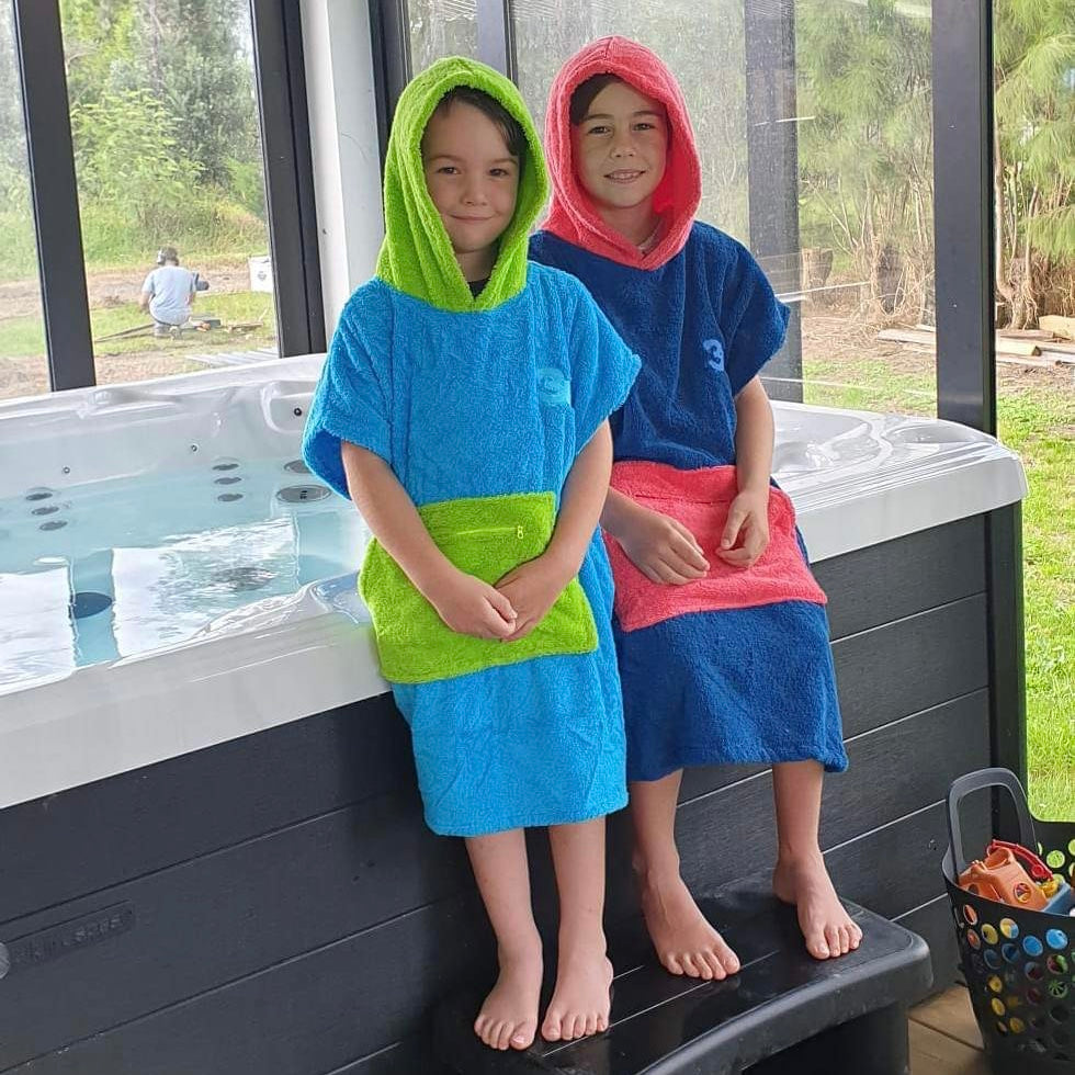 100% Cotton Thick Hooded Poncho Towel - Navy/Red